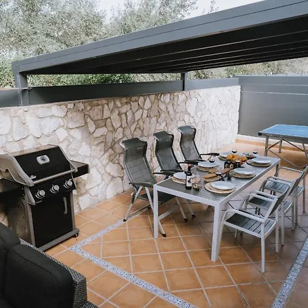 Oliveres3 إليامبويا